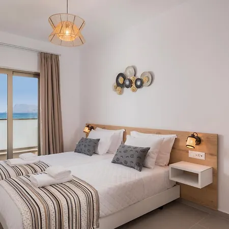 Indigo Blue Seaside Deluxe Apartment *