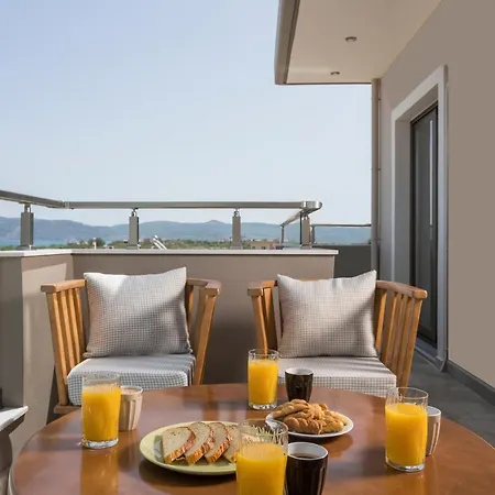 Indigo Blue Seaside Deluxe Apartment