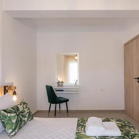 Indigo Blue Seaside Deluxe Apartment *