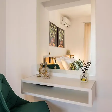 Indigo Blue Seaside Deluxe Apartament *